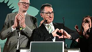 Gr&uuml;nen-Kandidat &Ouml;zdemir bot noch am Wahlabend der CDU eine erneute Zusammenarbeit an.