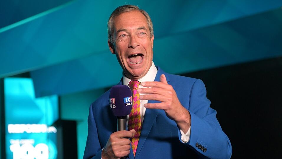 Nigel Farage, Parteichef der britischen Rechtsaußenpartei Reform UK, weist neue Spendenvorwürfe gegen seine Partei zurück. Nigel Farage, Parteichef der britischen Rechtsaußenpartei Reform UK, weist neue Spendenvorwürfe gegen seine Partei zurück.