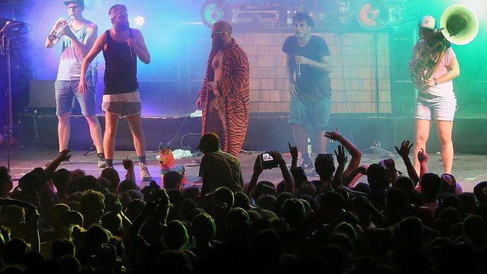 Auf dem 30. Labertalfestival wurde fröhlich miteinander gefeiert. Auf dem 30. Labertalfestival wurde fröhlich miteinander gefeiert.