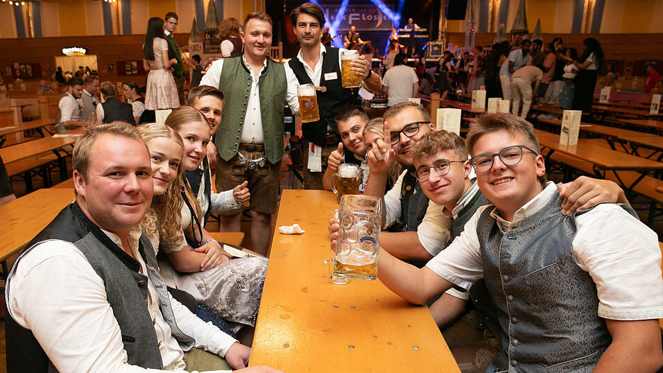 Die Partybilder vom Sonntag, 17. August, aus dem Festzelt Reisinger. Die Partybilder vom Sonntag, 17. August, aus dem Festzelt Reisinger.
