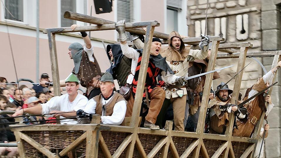 Eindr&uuml;cke von der Gruppe 'blau', die am Freitagabend die Drachenstich-Premiere gespielt hat.