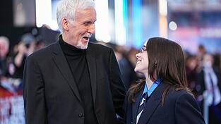 Hollywood-Regisseur James Cameron und Pop-Superstar Billie Eilish verstehen sich pr&auml;chtig.