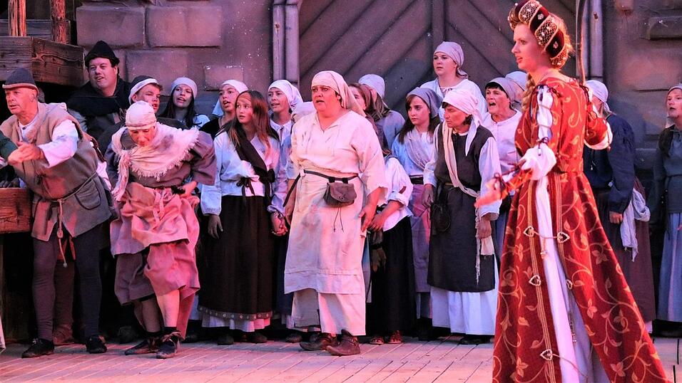 Bilder der Gruppe 'Gr&uuml;n' des Drachenstich-Festspiels.