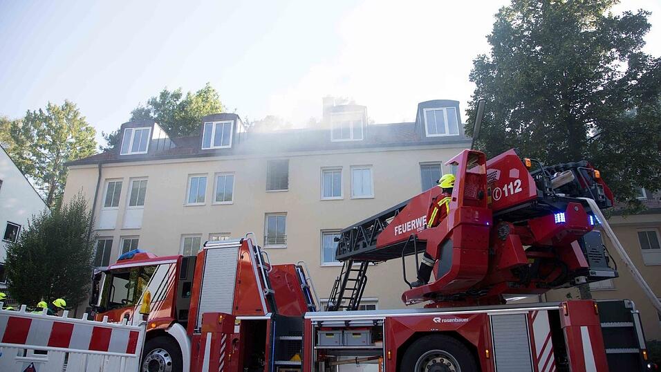 Am Montag musste die Feuerwehr gleich zweimal zu einem Brand in der Hagrainerstraße aufbrechen. Am Montag musste die Feuerwehr gleich zweimal zu einem Brand in der Hagrainerstraße aufbrechen.