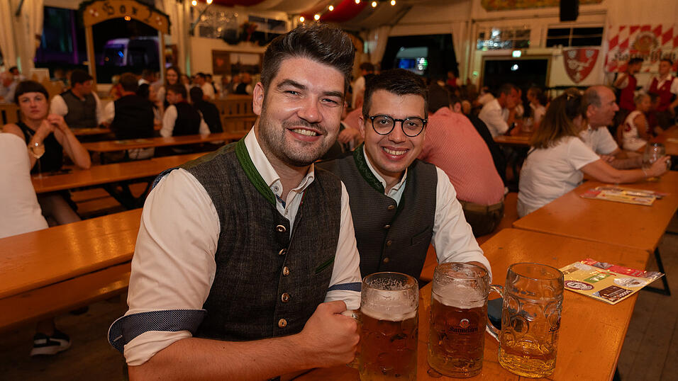 Die Partybilder vom Freitag, 18. August 2023, aus dem Festzelt Greindl. Die Partybilder vom Freitag, 18. August 2023, aus dem Festzelt Greindl.