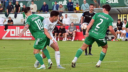 F&uuml;r die Vilzinger Jungs um Mario Kufner (in wei&szlig;) gab es gegen die Ansbacher Abwehr kein Durchkommen. Das 1:1 war am Ende gl&uuml;cklich.