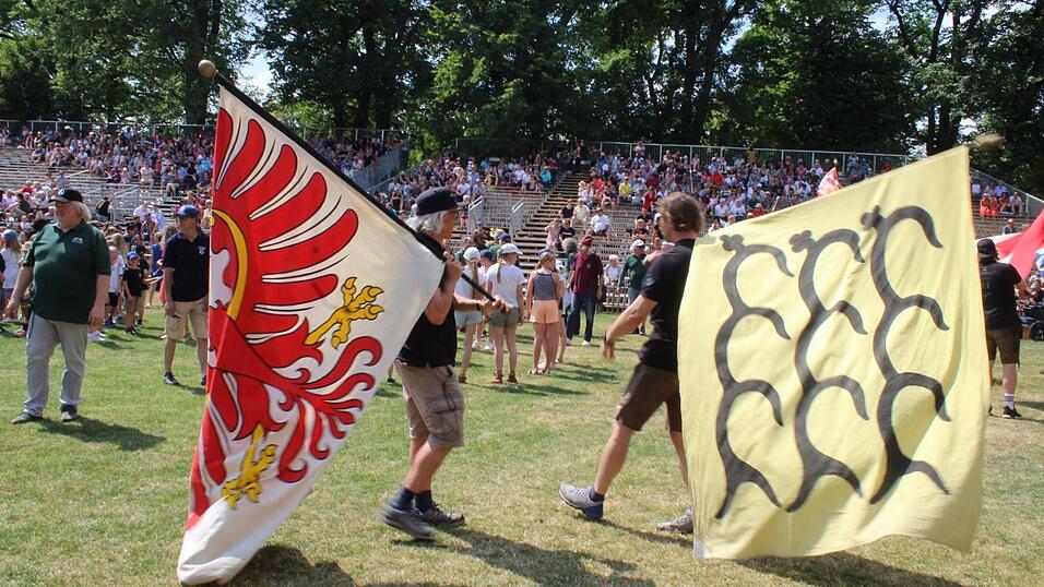 Am 17. Juni fand in Landshut die zweite Wiesenprobe für die Landshuter Hochzeit statt. Am 17. Juni fand in Landshut die zweite Wiesenprobe für die Landshuter Hochzeit statt.