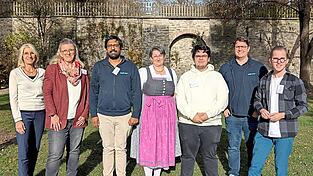 Der neugewählte Vorstand des Bezirksjugendrings mit Vorsitzender Steffi Denk (2. v. l.) und Renate Wasmeier (links) Der neugewählte Vorstand des Bezirksjugendrings mit Vorsitzender Steffi Denk (2. v. l.) und Renate Wasmeier (links)