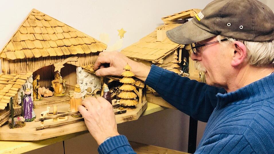 Wieder ein Kripperl fertig. Alois Maier achtet sehr auf die Details. Die Figuren fertigt er aber nicht selbst an. Wieder ein Kripperl fertig. Alois Maier achtet sehr auf die Details. Die Figuren fertigt er aber nicht selbst an.