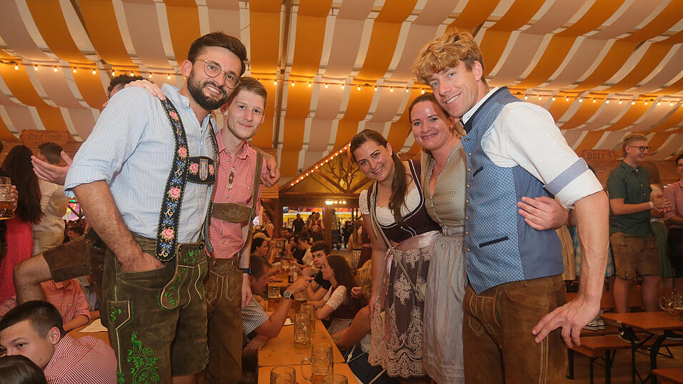 Die Partybilder vom Dienstag, 15. August 2023, aus dem Festzelt Nothaft. Die Partybilder vom Dienstag, 15. August 2023, aus dem Festzelt Nothaft.