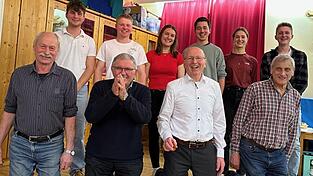 Paul Sittinger(vorne, v. l.), Josef Bartmaier, Franz Herrndobler, Ottmar Zauner, Leopold Bauer (hinten, v. l.), Sebastian Stadler, Johanna Bittner und Florian Beier, Ines Stauder und Leopold Huber