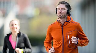 Gesundheit, Fitness, Spaß: Gute Gründe, mit dem Joggen anzufangen. Gesundheit, Fitness, Spaß: Gute Gründe, mit dem Joggen anzufangen.