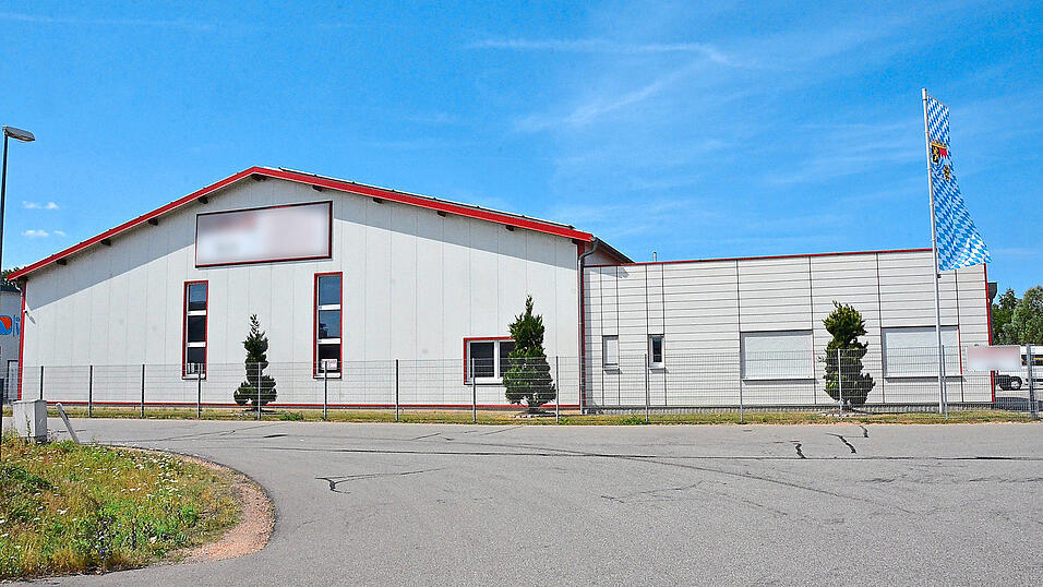 Dieses Objekt im Gewerbegebiet Rosenhof k&ouml;nnte m&ouml;glicherweise zu einer Zweigstelle des Ankerzentrums Regensburg werden.