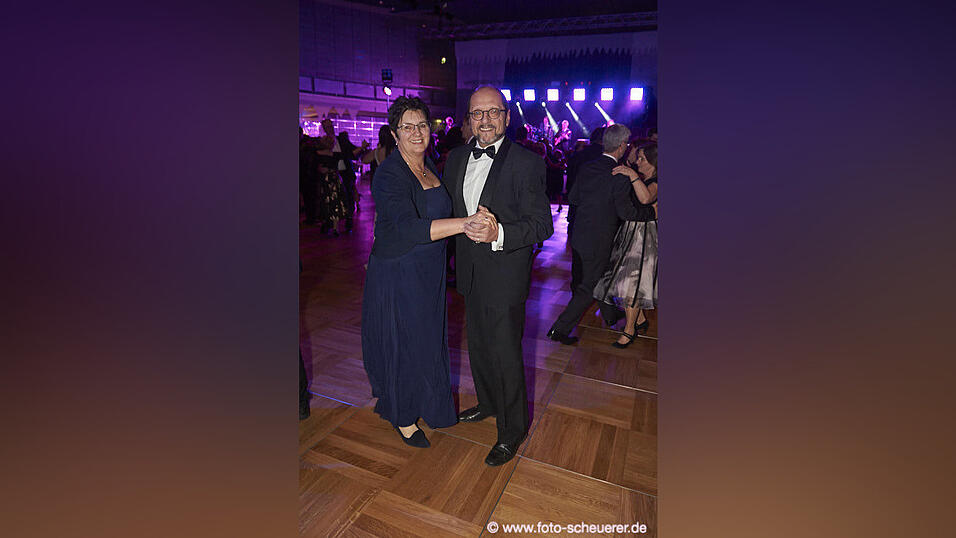 Die Metzgerzunft hat am Samstagabend in die Joseph-von-Fraunhofer-Halle eingeladen. Die Metzgerzunft hat am Samstagabend in die Joseph-von-Fraunhofer-Halle eingeladen.