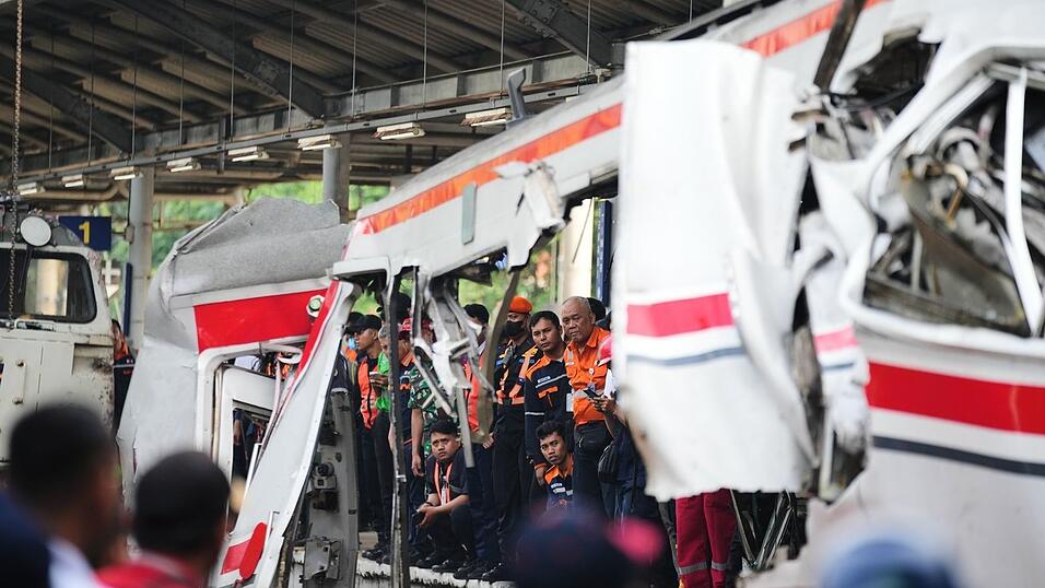 Teilweise waren Waggons nach dem Aufprall ineinander verschmolzen.