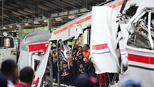 Teilweise waren Waggons nach dem Aufprall ineinander verschmolzen.