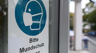 Mehr Maskenpflicht, weniger Kontakte, Sperrstunde: Das Landratsamt Deggendorf reagiert auf die gestiegene Zahl der Neuinfektionen.