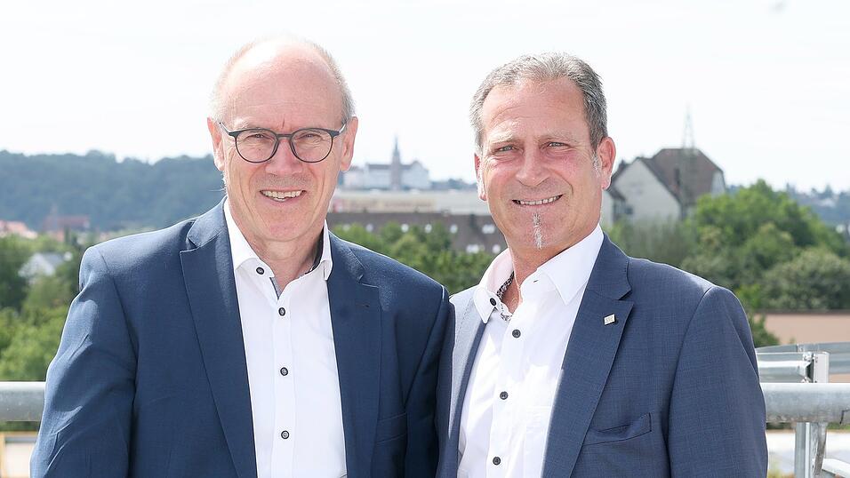 Martin Kempf, Vorstand der VR-Bank Landshut (links), und Ludwig Frischmann, Vorstandsvorsitzender der VR-Bank Isar-Vils, auf der Dachterrasse des VR-Bank-Verwaltungszentrums in Landshut. Martin Kempf, Vorstand der VR-Bank Landshut (links), und Ludwig Frischmann, Vorstandsvorsitzender der VR-Bank Isar-Vils, auf der Dachterrasse des VR-Bank-Verwaltungszentrums in Landshut.