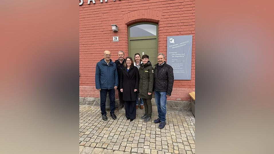Zu verschiedenen Terminen werden in Bogen Stadt- und Themenführungen angeboten. Hier die Beteiligten im März bei der Vorstellung des Programms. Zu verschiedenen Terminen werden in Bogen Stadt- und Themenführungen angeboten. Hier die Beteiligten im März bei der Vorstellung des Programms.