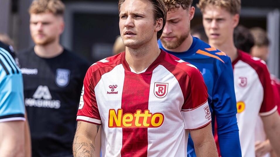 Sportlicher und emotionaler Anf&uuml;hrer: Dass Felix Strauss der neue Kapit&auml;n des Drittligisten Jahn Regensburg geworden ist, ist nur logisch.