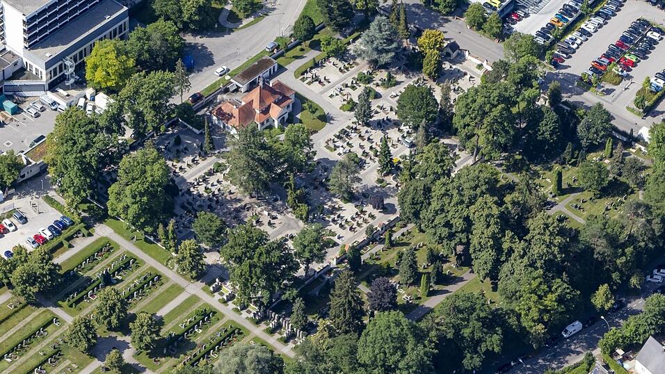 Der Achdorfer Friedhof aus der Vogelperspektive.