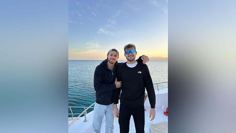 Jonas (rechts) und Benedikt Sagstetter haben beim vorweihnachtlichen Trainingscamp in &Auml;gypten hart gearbeitet - und zwischendurch auch wohlverdiente Pausen genossen.