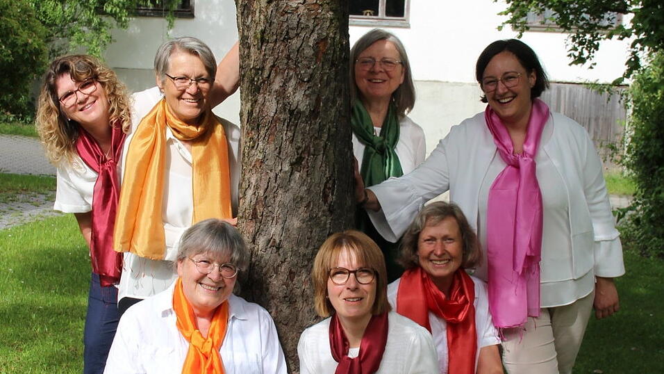 Das aktuelle Vorstandsteam der Frauengemeinschaft. Insgesamt gehören aktuell 66 Mitglieder der kfd Hohenegglkofen an. Das aktuelle Vorstandsteam der Frauengemeinschaft. Insgesamt gehören aktuell 66 Mitglieder der kfd Hohenegglkofen an.