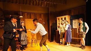 Eine grandiose Vorstellung war die Sommerpremiere des „Deifi Sparifankerl“. Am kommenden Mittwoch, 13. August findet um 20 Uhr beim Dorfwirt die nächste Vorstellung statt.