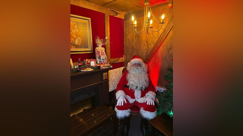 Der Coca-Cola-Santa ist begeistert von der Herzlichkeit der Straubinger. Der Coca-Cola-Santa ist begeistert von der Herzlichkeit der Straubinger.