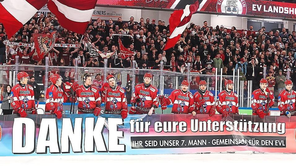 Vers&ouml;hnliches Ende: Die Fans verabschiedeten den EVL am Mittwoch mit Applaus und Sprechch&ouml;ren in die Sommerpause. Das Team von Coach Uwe Krupp bedankte sich mit einem Banner f&uuml;r die Unterst&uuml;tzung ihrer Anh&auml;nger - die selbst in sportlich schwierigen Zeiten zu ihnen hielten.