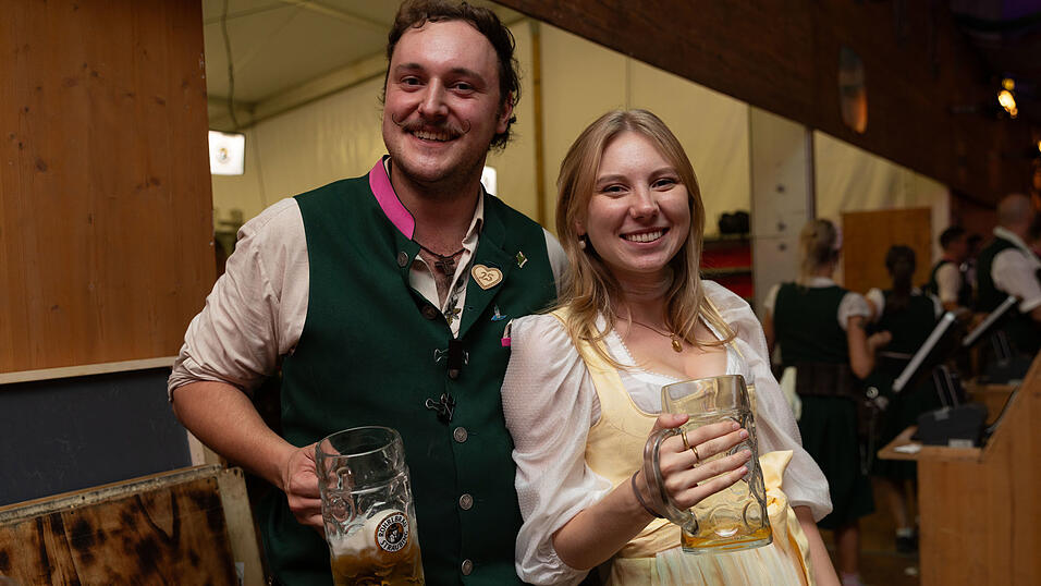 Die Partybilder vom Dienstag, 11. August, aus dem Festzelt Weckmann. Die Partybilder vom Dienstag, 11. August, aus dem Festzelt Weckmann.