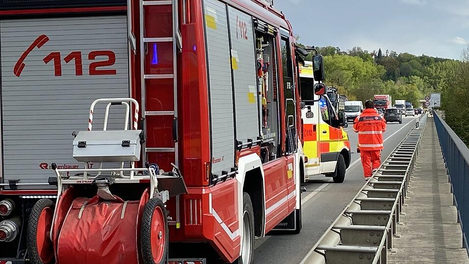 Schnell staute sich der Verkehr, zumal die Aldi-Abfahrt derzeit gesperrt ist. Schnell staute sich der Verkehr, zumal die Aldi-Abfahrt derzeit gesperrt ist.