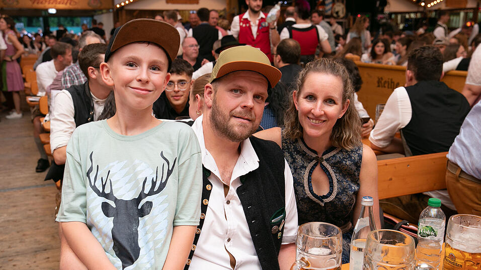 Die Partybilder vom Donnerstag, 14. August, aus dem Festzelt Nothaft. Die Partybilder vom Donnerstag, 14. August, aus dem Festzelt Nothaft.