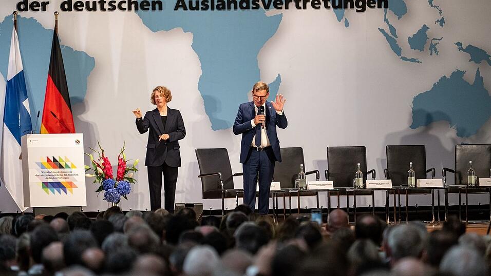 Außenminister Johann Wadephul (CDU) macht beim Wirtschaftstag der Botschafterkonferenz im Auswärtigen Amt Druck für den Abschluss der Freihandelsabkommen mit dem Mercosur-Staatenbund und Indien noch dieses Jahr. Außenminister Johann Wadephul (CDU) macht beim Wirtschaftstag der Botschafterkonferenz im Auswärtigen Amt Druck für den Abschluss der Freihandelsabkommen mit dem Mercosur-Staatenbund und Indien noch dieses Jahr.