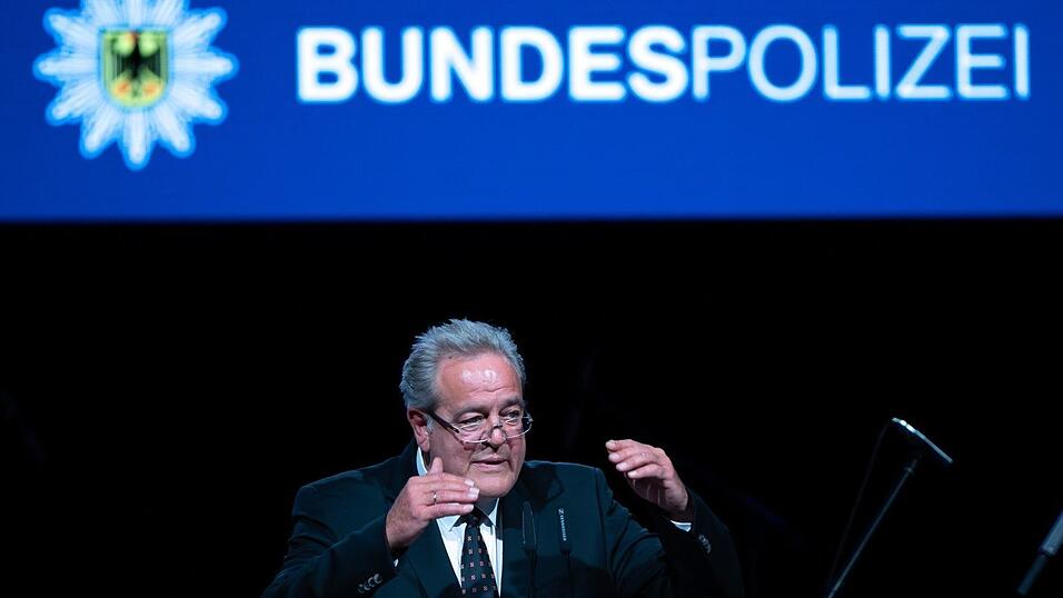 Erst müsse die Wirkung der Geas-Reform abgewartet werden, sagt der Präsident der Bundespolizei, Dieter Romann. (Archivfoto) Erst müsse die Wirkung der Geas-Reform abgewartet werden, sagt der Präsident der Bundespolizei, Dieter Romann. (Archivfoto)