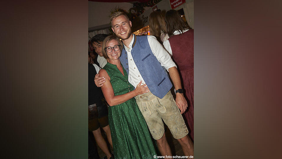 Die Partybilder vom Freitag, 15. August, aus dem Festzelt Lechner. Die Partybilder vom Freitag, 15. August, aus dem Festzelt Lechner.