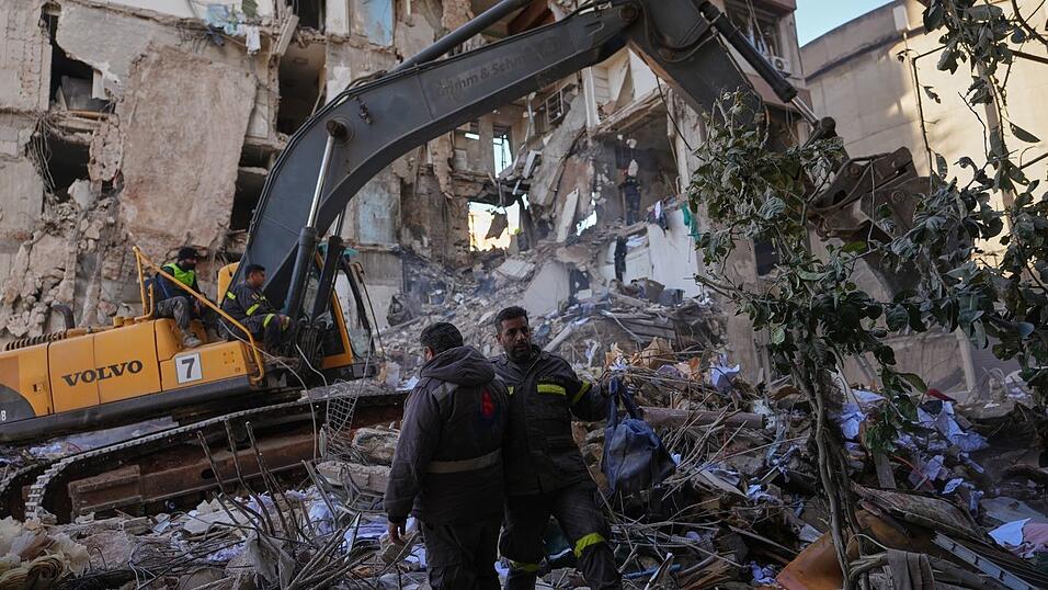 Es gibt mehr als 200 Todesopfer und große Zerstörungen durch Israels Angriffe auf den Libanon. Es gibt mehr als 200 Todesopfer und große Zerstörungen durch Israels Angriffe auf den Libanon.