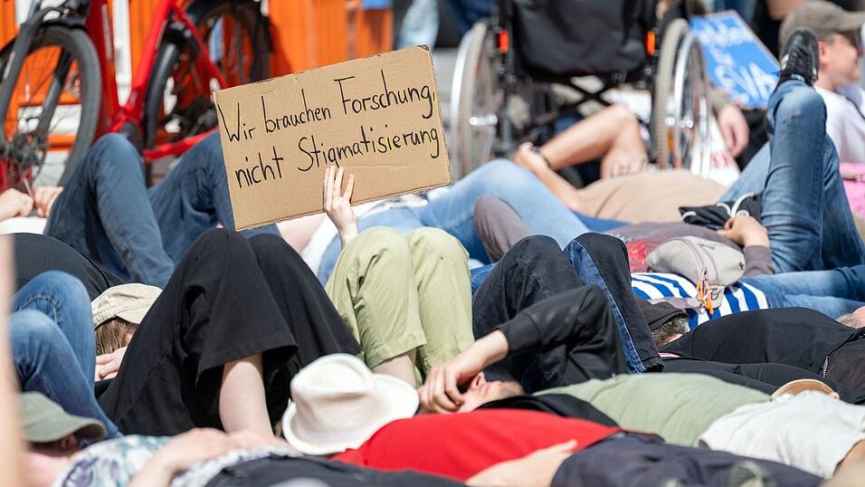 Anlass f&uuml;r die Demonstrationen ist der internationale Tag zur Aufkl&auml;rung &uuml;ber die Krankheit am 12. Mai.