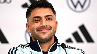 Nadiem Amiri findet den WM-Hit der deutschen Fans gut. Nadiem Amiri findet den WM-Hit der deutschen Fans gut.