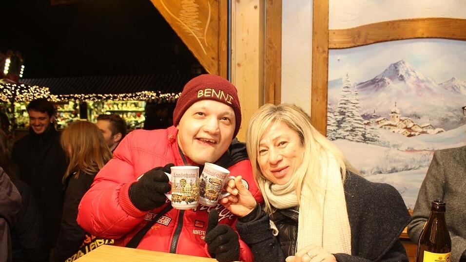 Es weihnachtet in Landshut. Am Donnerstag ist der Christkindlmarkt feierlich er&ouml;ffnet worden.