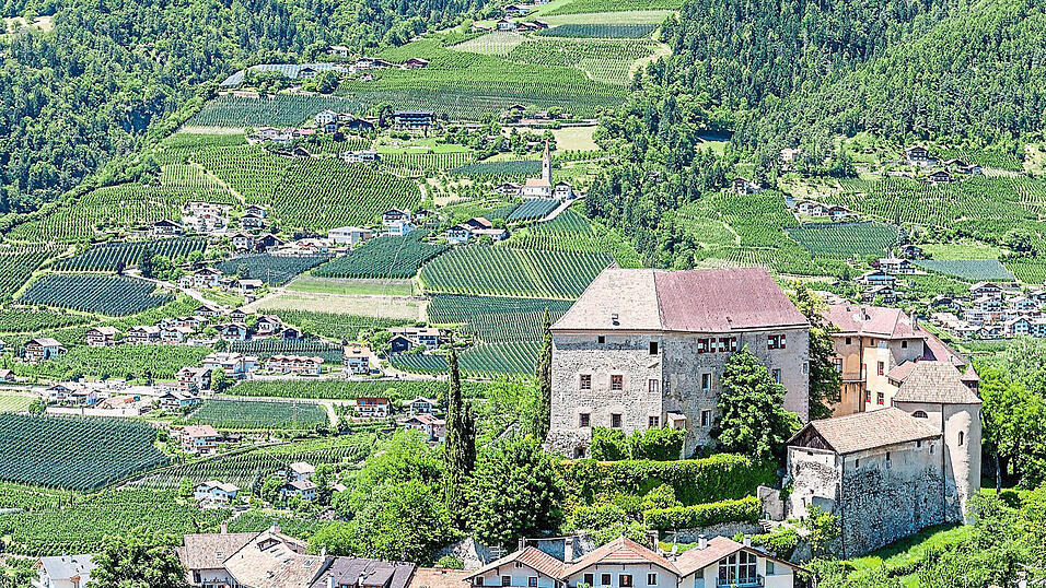 Das Bergdorf Schenna liegt oberhalb der Kurstadt Meran in Südtirol.