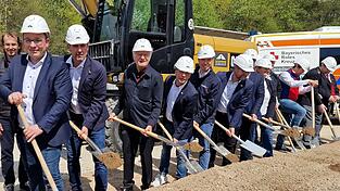 Los geht&rsquo;s! 20 Spaten stehen am Freitag f&uuml;r die Verantwortlichen und die Ehreng&auml;ste bereit, die mit dem symbolischen Akt den Startschuss f&uuml;r die Bauarbeiten in der Tiergartenstra&szlig;e geben.