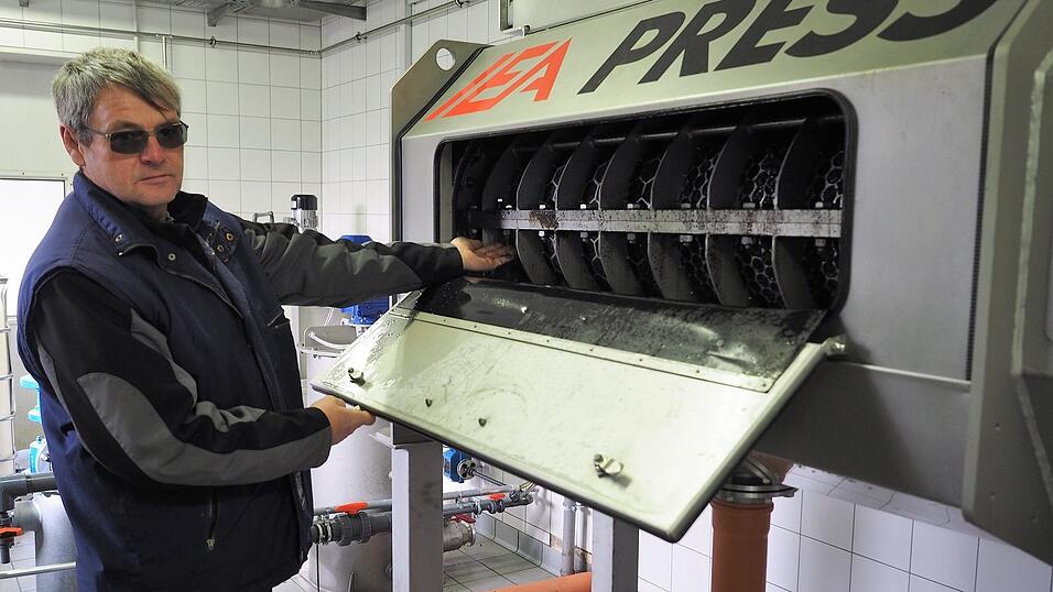 Ein Blick in die Presse zeigt die einfache Funktionweise der neuen Klärschlammpresse.