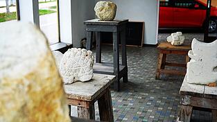 In einem neuen Projekt haben Bewährungshelfer mit ihren Klienten Steinskulpturen geschaffen. In einem neuen Projekt haben Bewährungshelfer mit ihren Klienten Steinskulpturen geschaffen.