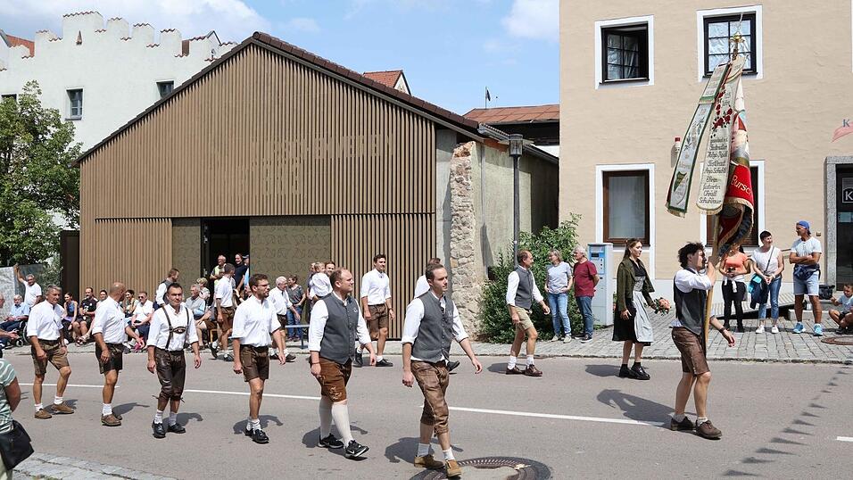 Dieses Motiv des Platzerstadels, aufgenommen beim Festzug zum Nordgautag, ist für einen deutschlandweiten Fotowettbewerb der Städtebauförderung nominiert. Dieses Motiv des Platzerstadels, aufgenommen beim Festzug zum Nordgautag, ist für einen deutschlandweiten Fotowettbewerb der Städtebauförderung nominiert.