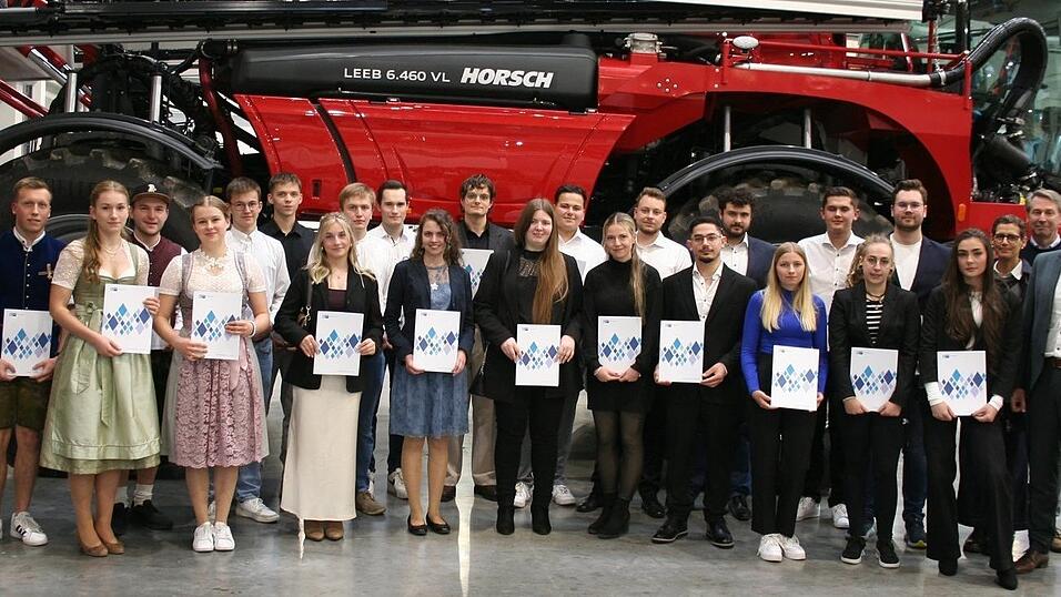 Die 30 Prüfungsbesten, die mit „sehr gut“ ihre Ausbildung beendet haben.