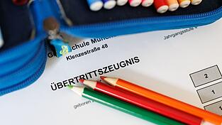 Auf welche weiterf&uuml;hrende Schule ein Kind geht, h&auml;ngt in Bayern in erster Linie vom &Uuml;bertrittszeugnis ab. (Symbolbild)