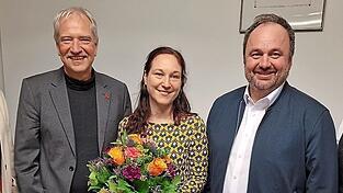 Zum 1. Dezember hat Katharina Pfaff die Nachfolge von Hans-Peter Dorsch (links) angetreten. Rechts BRK-Bezirksgeschäftsführer Mario Drexler.