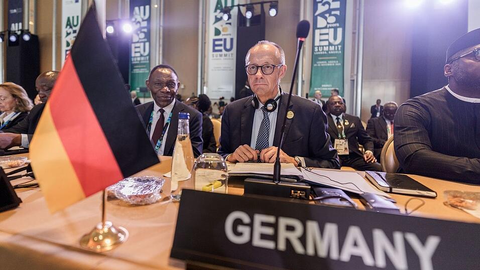 Hier vermisste er das deutsche Brot: Bundeskanzler Friedrich Merz ist oft froh, wenn er wieder heimischen Boden erreicht. (Archivbild) Hier vermisste er das deutsche Brot: Bundeskanzler Friedrich Merz ist oft froh, wenn er wieder heimischen Boden erreicht. (Archivbild)