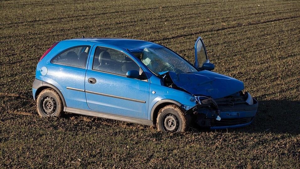 Bei einem schweren Verkehrsunfall am Freitagnachmittag kam ein 17-j&auml;hriger Kradfahrer ums Leben. (Foto: FD)